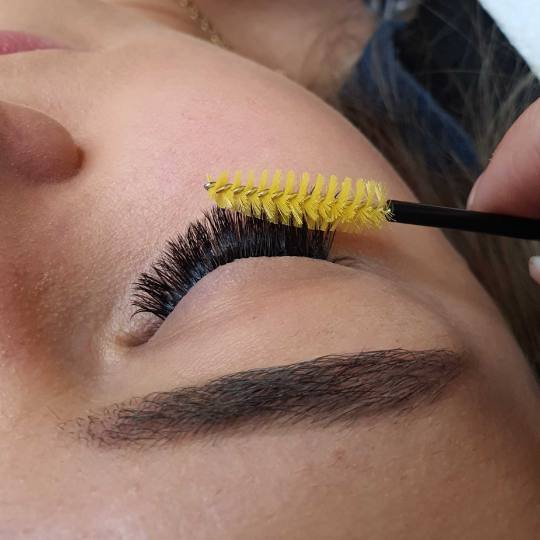 Right Beauty #beograd Nadogradnja trepavica Nadogradnja trepavica - ruski volumen 5D - 8D