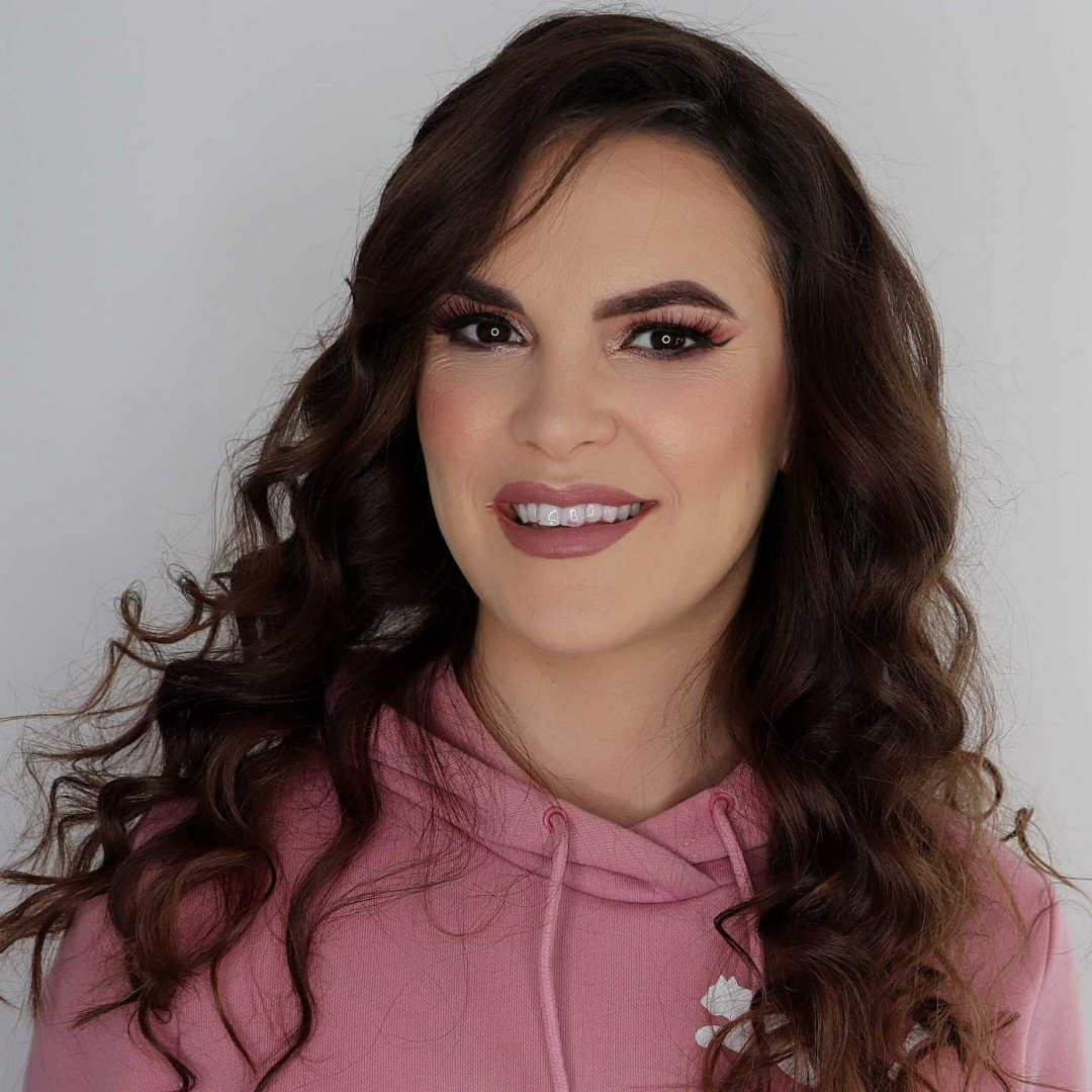 Profesionalno šminkanje + peglanje / lokne (podrazumeva dolazak sa čistom kosom) - M Studio 0303, Novi Sad Make-up / šminkanje Lice Make-up / šminkanje, Novi Sad, Sajmište, Detelinara, Banatić