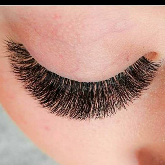 Right Beauty #beograd Nadogradnja trepavica Nadogradnja trepavica - ruski volumen 5D - 8D