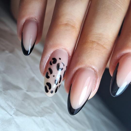 Evels Beauty #nis Korekcija noktiju Korekcija noktiju - M dužina Korekcija noktiju M dužine za ure
