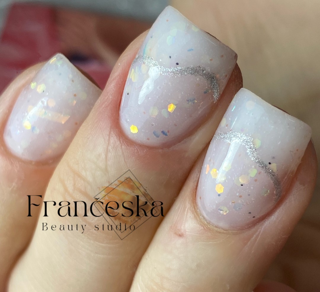 Frančeska beauty studio #novisad Izlivanje noktiju Izlivanje noktiju gelom - kratki nokti