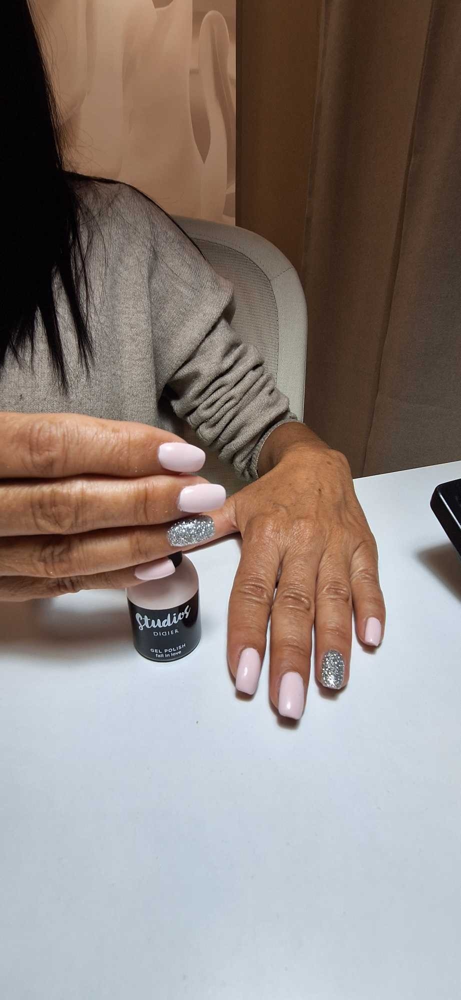 Monstera beauty salon #beograd Korekcija noktiju Korekcija izlivanja noktiju gelom