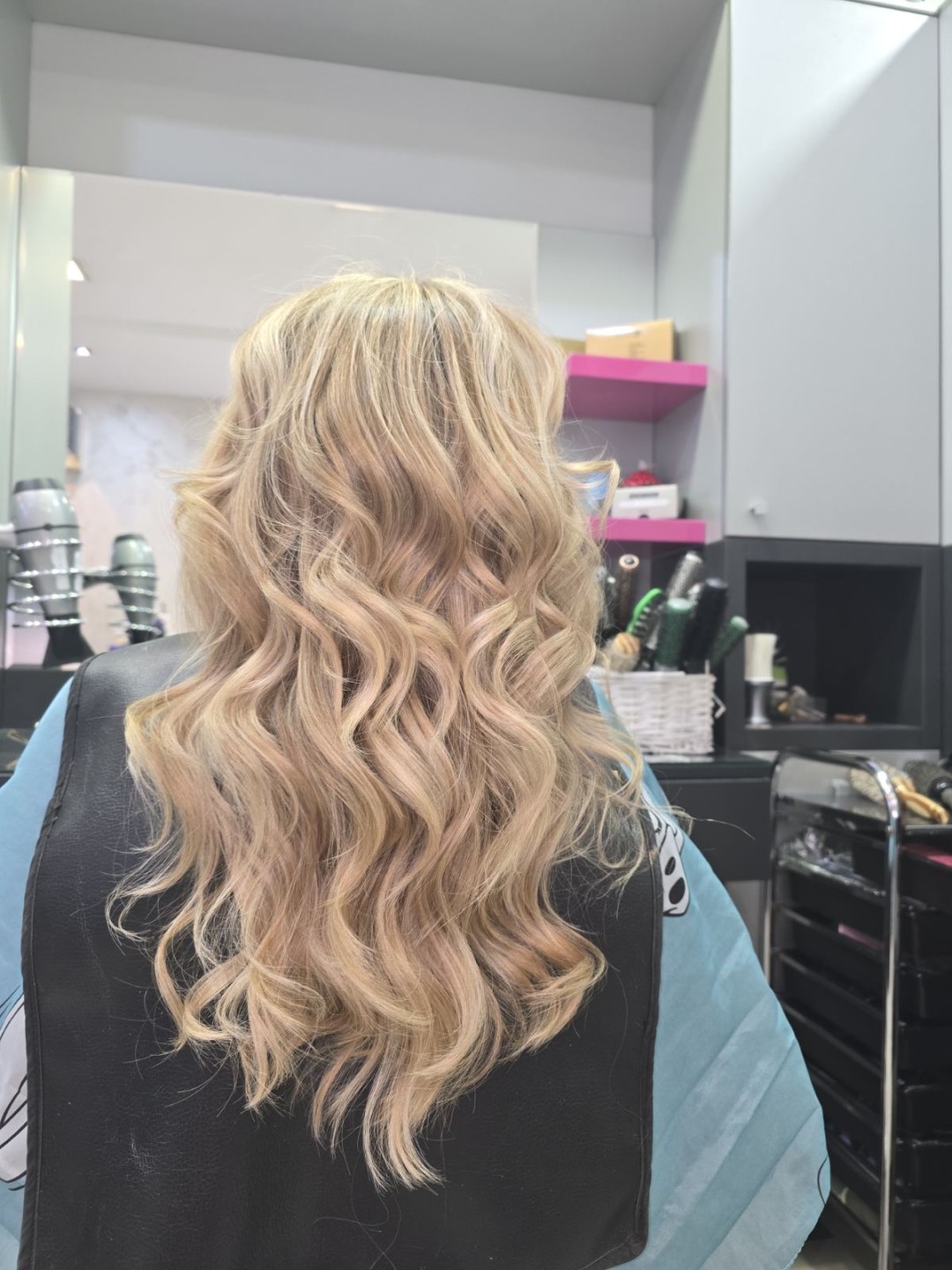 Dve mace 2 #beograd Feniranje i stilizovanje Feniranje na lokne - duga kosa