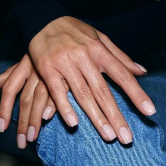 Nikita studio #beograd Lakiranje noktiju Ojačavanje prirodnih noktiju gelom