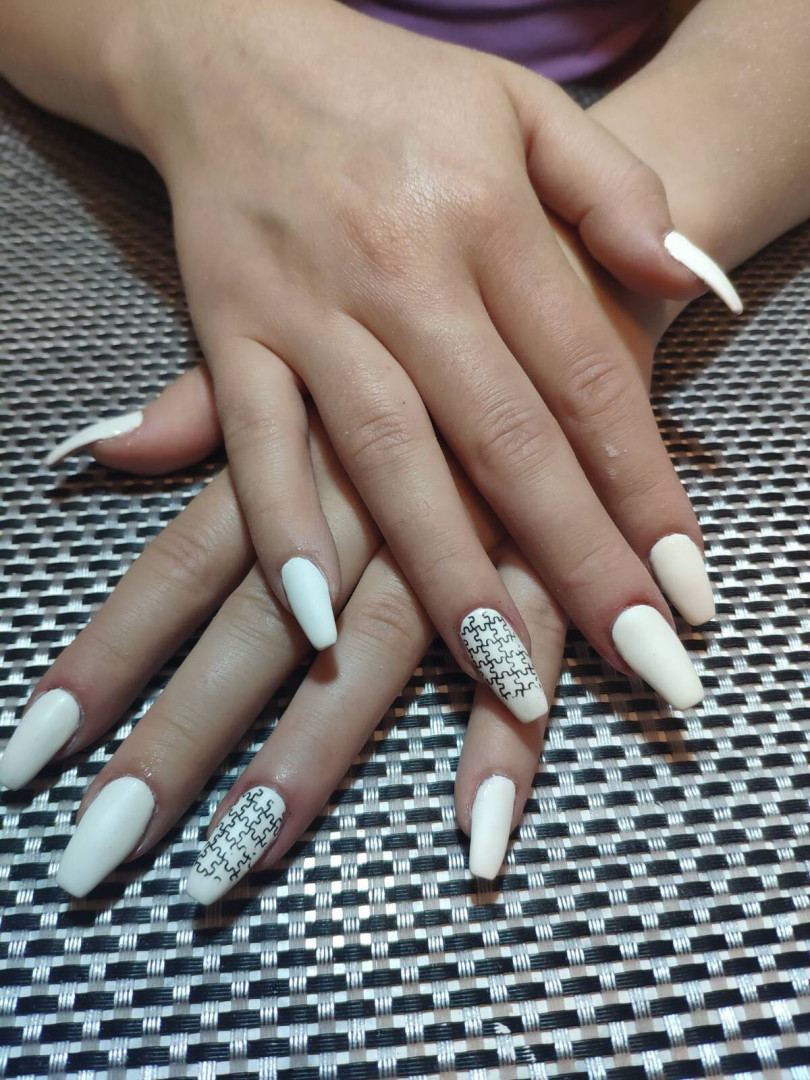 Friends beauty studio #beograd Izlivanje noktiju