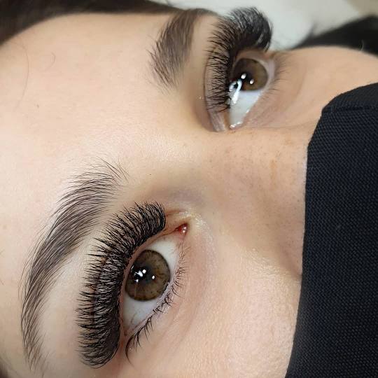 Gloss studio #nis Nadogradnja trepavica Nadogradnja svilenih trepavica - 1 na 1
