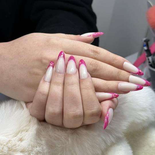 Saigon Beauty #novisad Izlivanje noktiju Izlivanje noktiju gelom - L dužina