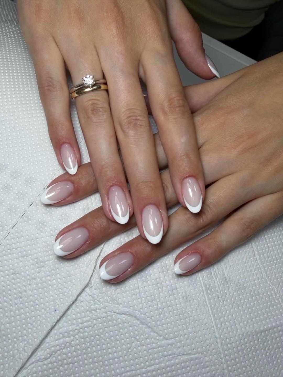 Korekcija noktiju salonski rad - M dužina - Sneža Nails, Beograd Izlivanje noktiju Nokti Izlivanje noktiju, Beograd, Novi Beograd Stari Merkator