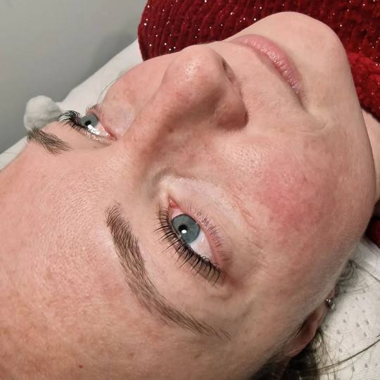 Kaćina soba lepote #beograd Trepavice Lash lift + farbanje trepavica + tretman kolagenom