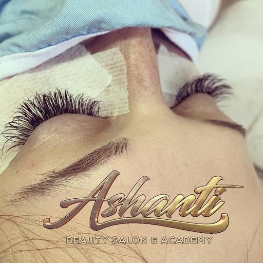 Ashanti Beauty Salon & Academy #beograd Nadogradnja trepavica Nadogradnja svilenih trepavica - metod