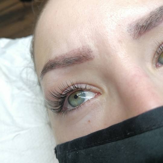 Ena beauty studio #nis Nadogradnja trepavica Nadogradnja svilenih trepavica - 1 na 1