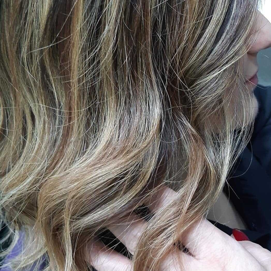 Estetik & Hairstilyst studio F #beograd Farbanje kose Pramenovi na foliju - kosa srednje dužine