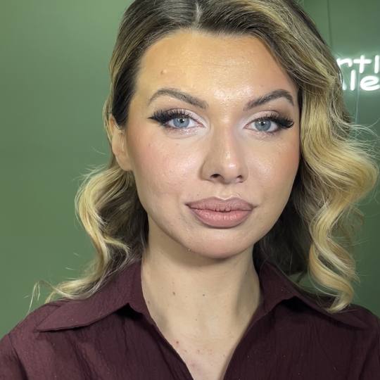 Artist Alex Studio #nis Make-up / šminkanje Profesionalno šminkanje + veštačke trepavice