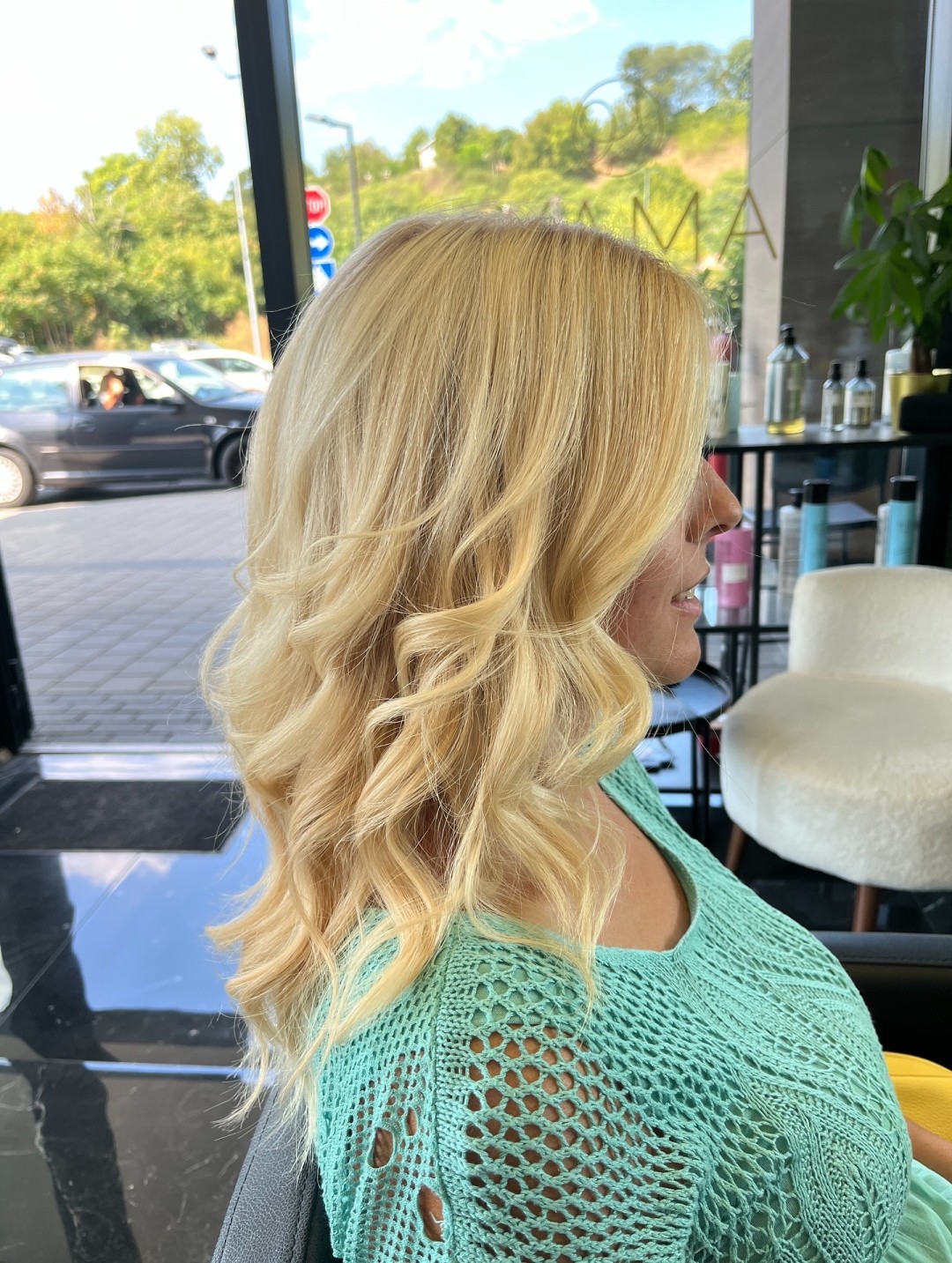 Feniranje na lokne - duga kosa - Amaya BeautyConcept, Beograd Feniranje i stilizovanje Frizerski saloni Feniranje i stilizovanje, Beograd, Novi Beograd Arena