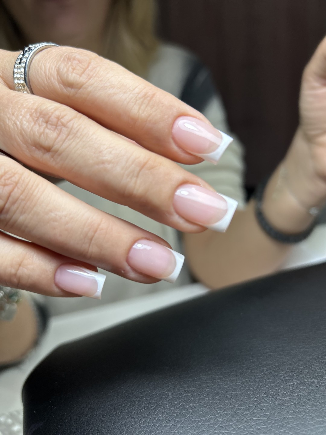 Studio Balance #beograd Ojačavanje noktiju Ojačavanje prirodnih noktiju gelom / korekcija noktiju - šablom 1 / 2