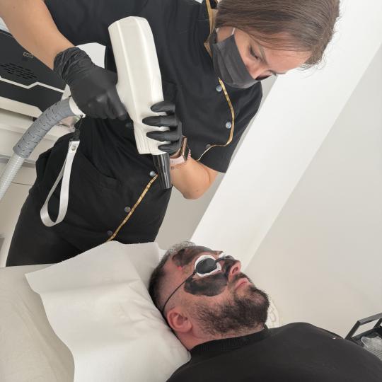 La Hermosa Beauty Studio usluga