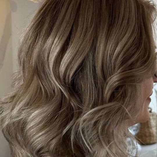 Esthetique Privé #beograd Pramenovi GOLDWELL Pramenovi + preliv + feniranje - kosa srednje dužine