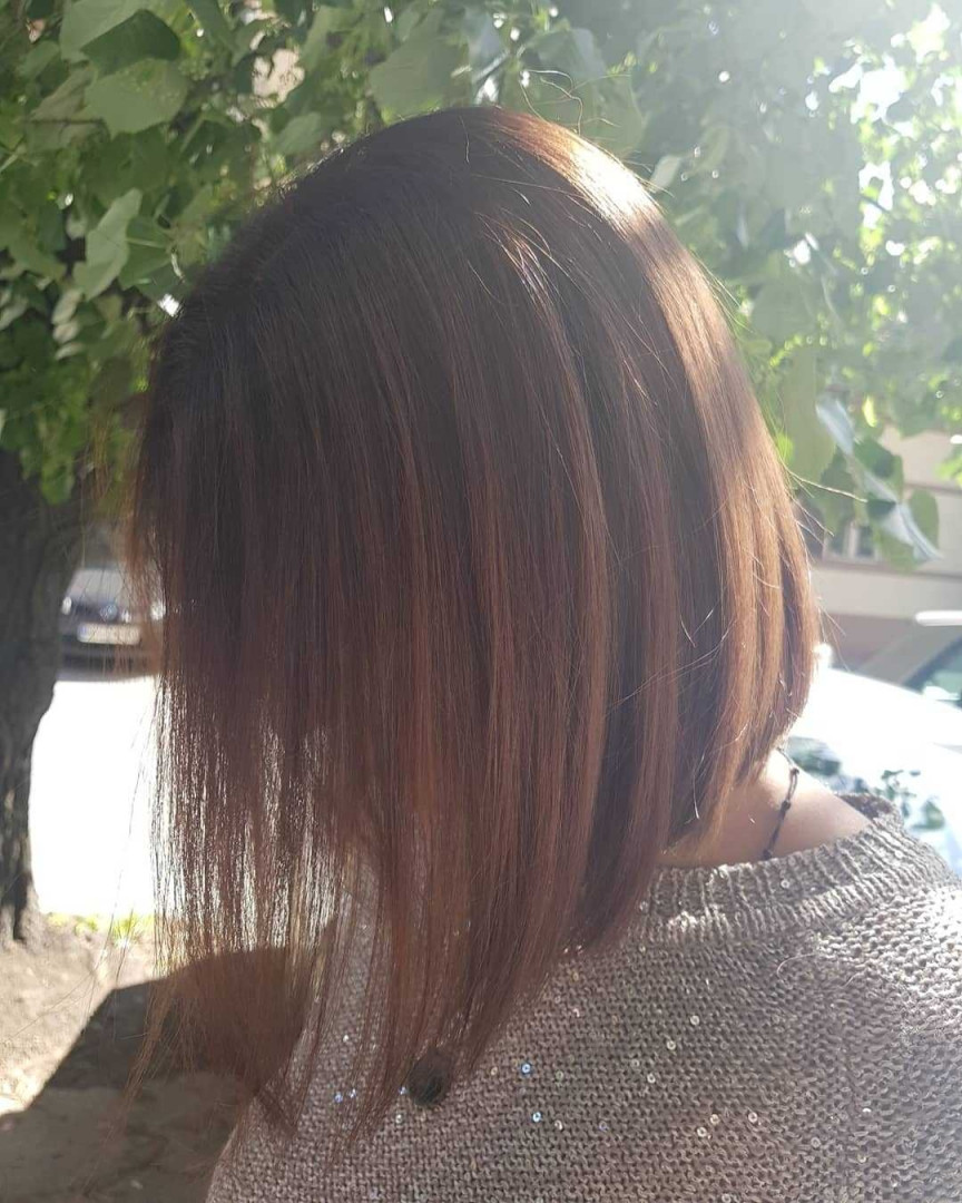Žensko šišanje + feniranje - kosa srednje dužine - Cut 'n' Go, Novi Sad Žensko šišanje Frizerski saloni Žensko šišanje, Novi Sad, Rotkvarija, Podbara, Salajka