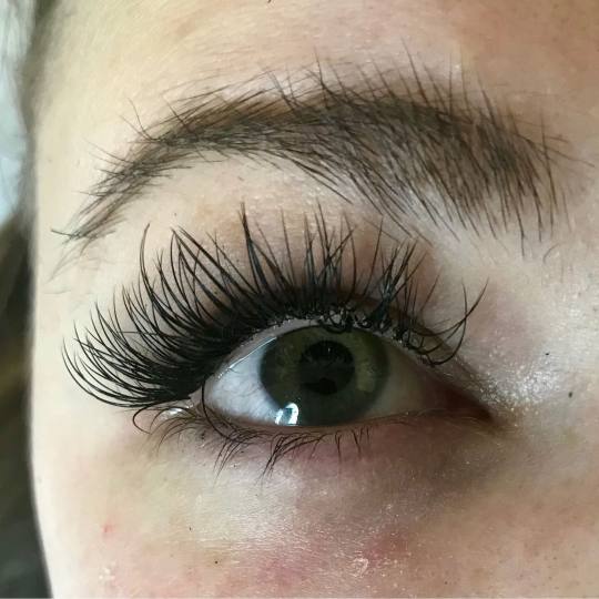Estetic star by Maya #beograd Nadogradnja trepavica korekcija Korekcija nadogradnje svilenih trepavi