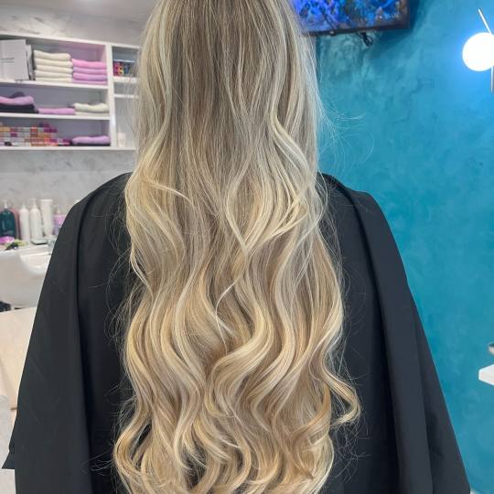 Dream Hair Studio #beograd Feniranje i stilizovanje Feniranje na talase - ekstra duga kosa