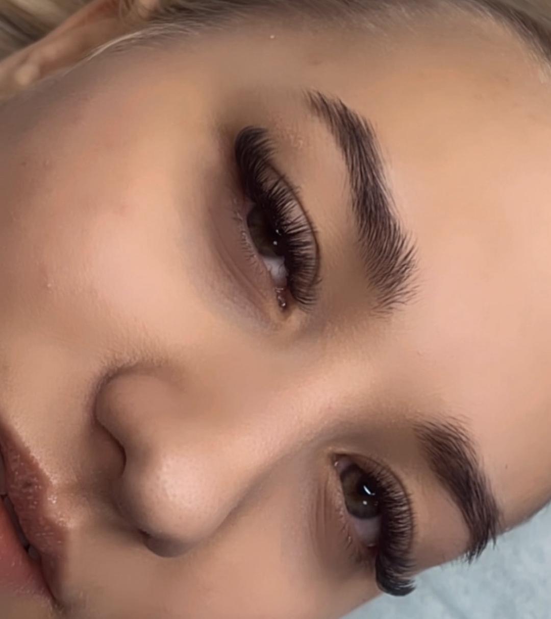 Blinka Beauty Studio #nis Nadogradnja trepavica Nadogradnja svilenih trepavica - hibrid