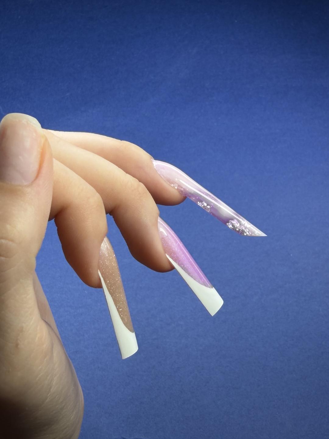 French / jednostavni nail art - dodatak uz uslugu - Metime lounge, Beograd Ukrašavanje noktiju Nokti Ukrašavanje noktiju, Beograd, Voždovac