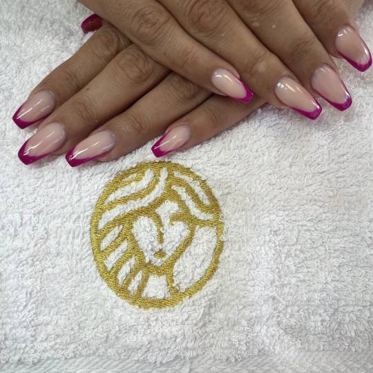 Grkinja Beauty Studio #krusevac Izlivanje noktiju Izlivanje noktiju gelom - dugi nokti
