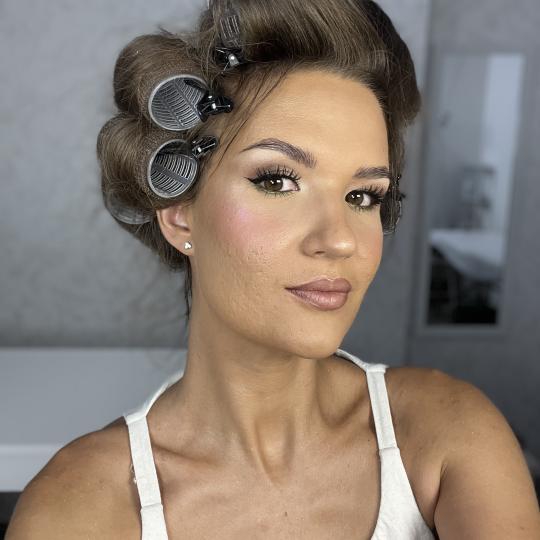 Artist Alex Studio #nis Make-up / šminkanje Profesionalno šminkanje + veštačke trepavice