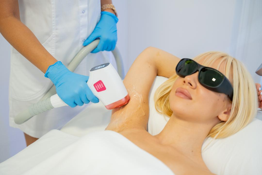 Laserska epilacija pazuha - za dame - Monika Barta Cosmetics - Subotica, Subotica Laserska epilacija Depilacija Laserska epilacija, Subotica, Centar