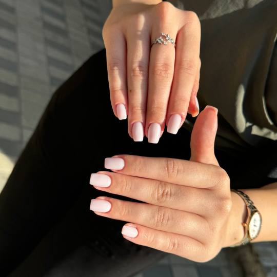 aBeauty Salon Lepote #beograd Manikir Ruski manikir + gel lak Dobrodošli u aBeauty Vračar, Vaš om