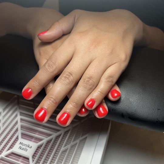 Diamond beauty #beograd Ojačavanje noktiju Ojačavanje noktiju rubber bazom + boja