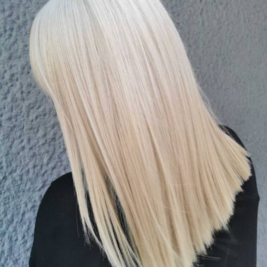 Cecix #beograd Farbanje kose Farbanje cele dužine Ultimate Blond - polu duga kosa