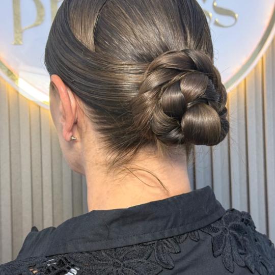 Princess beauty salon #nis Farbanje kose Svečana frizura - punđa sa loknama