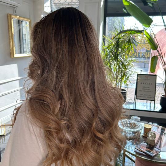 Esthetique Privé #beograd Pramenovi Pramenovi na foliju +Preliv + Feniranje +Šišanje +Black Cavia