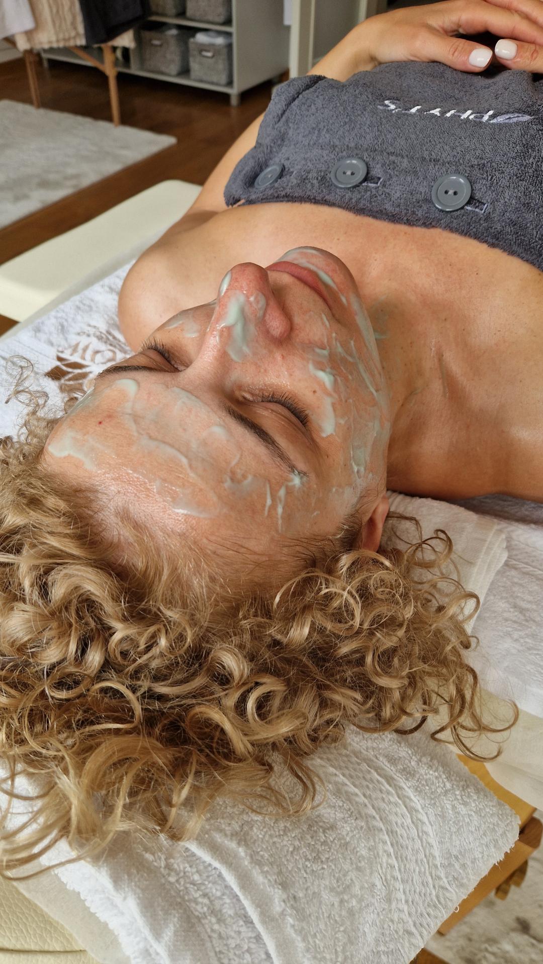 Glow Holistic Studio #beograd Masaža lica Reviderm-Energy Vital Phyt's 75 min