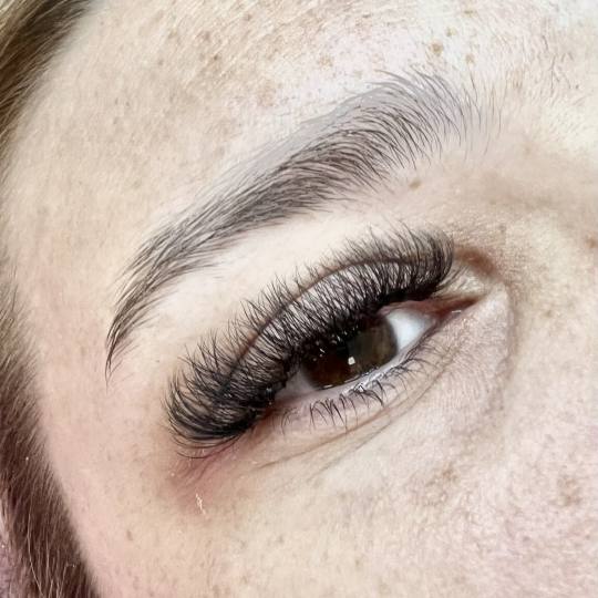 Grkinja Beauty Studio #krusevac Nadogradnja trepavica Nadogradnja svilenih trepavica 5D / 6D - ruski