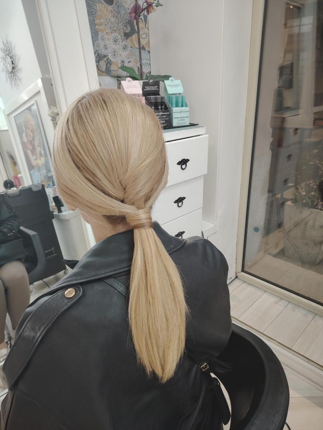 In line 1 #pancevo Svečane i frizure za svadbu Svečana frizura