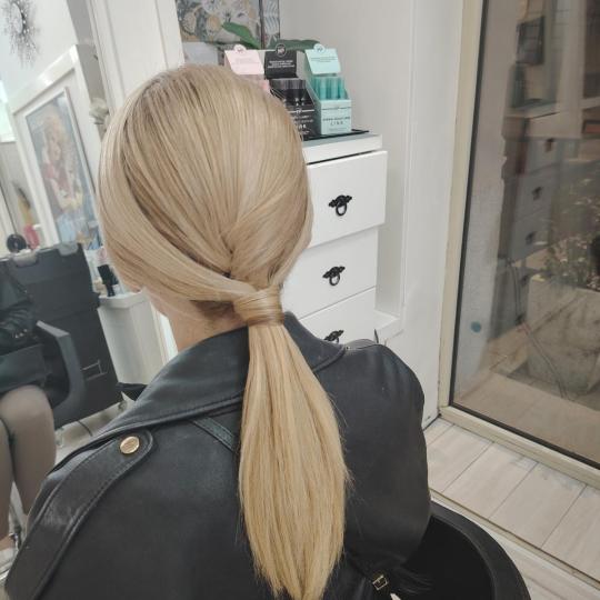 In line 1 #pancevo Svečane i frizure za svadbu Svečana frizura