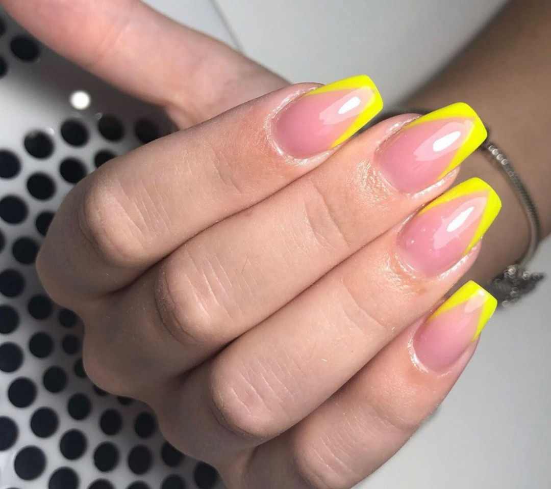 Mademoiselle Beauty #beograd Ojačavanje noktiju Korekcija ojačavanja noktiju gelom - tuđi rad