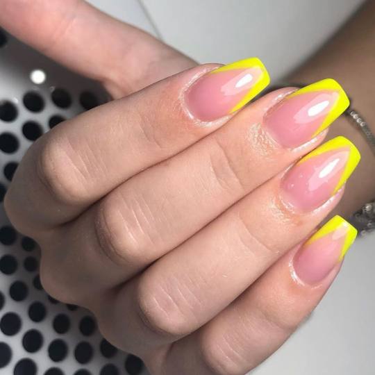 Mademoiselle Beauty #beograd Ojačavanje noktiju Korekcija ojačavanja noktiju gelom - tuđi rad