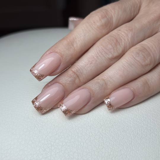 Ena beauty studio #nis Korekcija noktiju Korekcija L duzine
