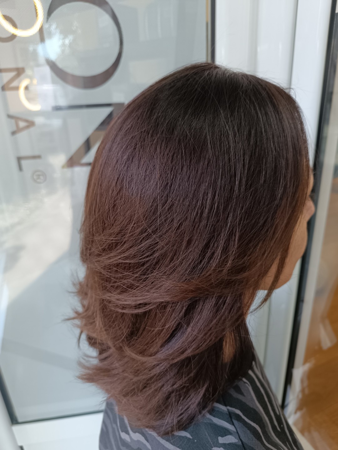 Uslužno farbanje cele dužine - kosa srednje dužine - Mstyle3, Beograd Farbanje kose Frizerski saloni Farbanje kose, Beograd, Zemun Centar