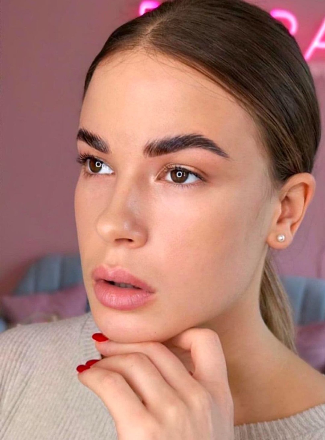 Pudra beauty & cosmetics bar #beograd Obrve Brow lift + korekcija obrva voskom / pincetom + farbanje obrva
