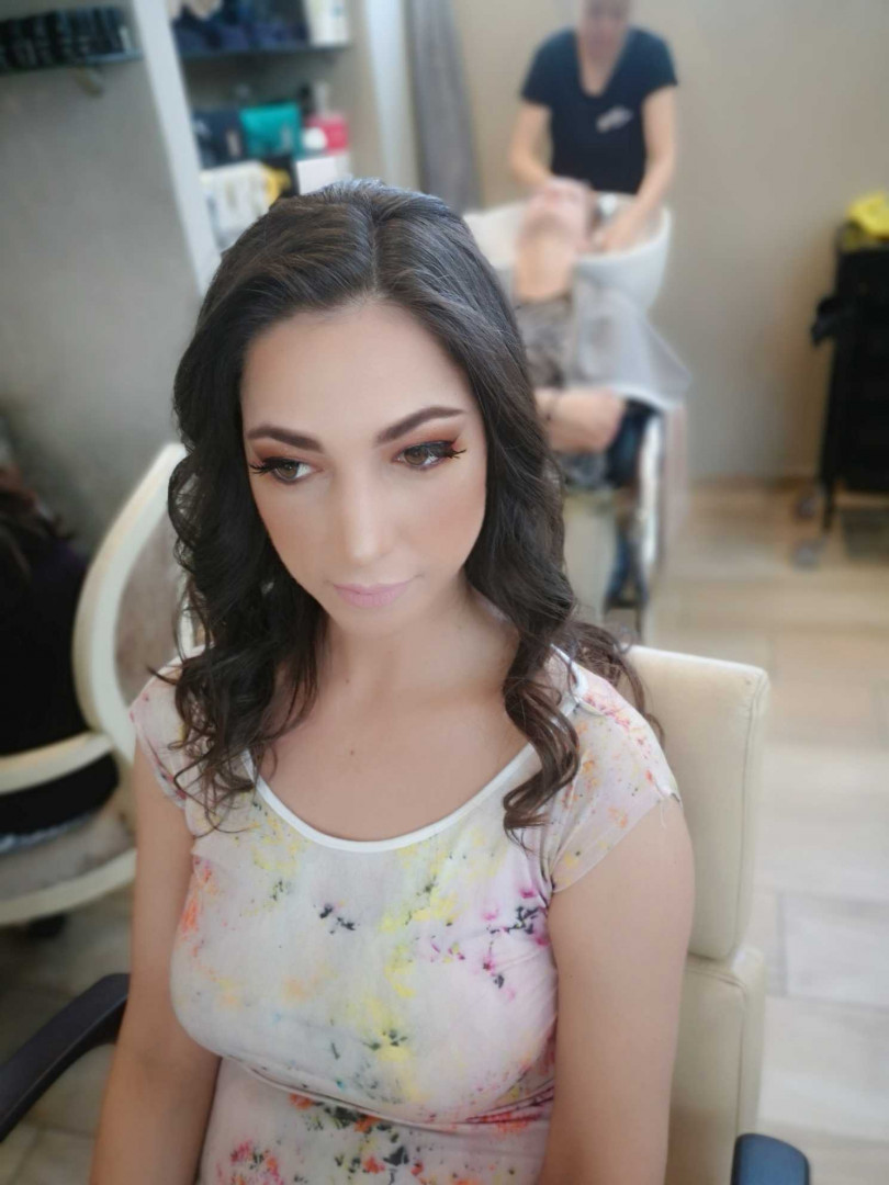 Profesionalno šminkanje + svečana frizura - za maturante - Bibi beauty centar, Beograd Make-up / šminkanje Lice Make-up / šminkanje, Beograd, Banovo brdo