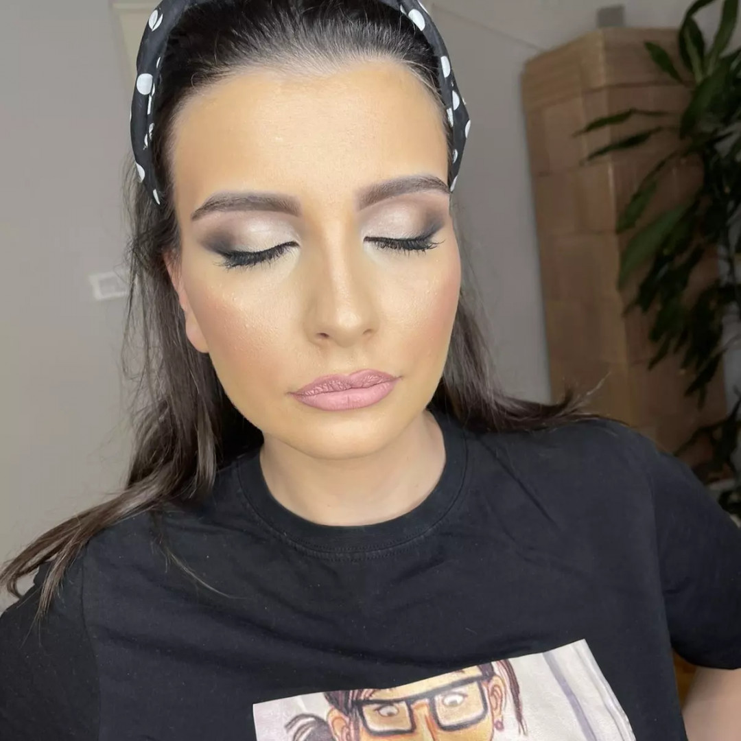 Ena beauty studio #nis Make-up / šminkanje Profesionalno šminkanje - bez veštačkih trepavica