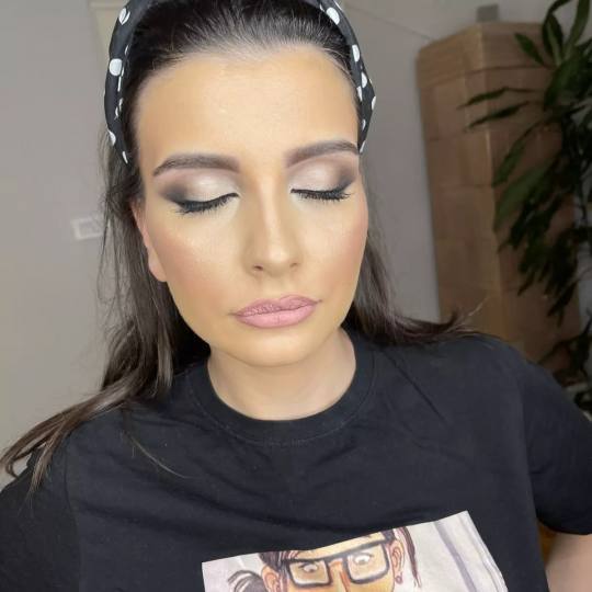 Ena beauty studio #nis Make-up / šminkanje Profesionalno šminkanje - bez veštačkih trepavica