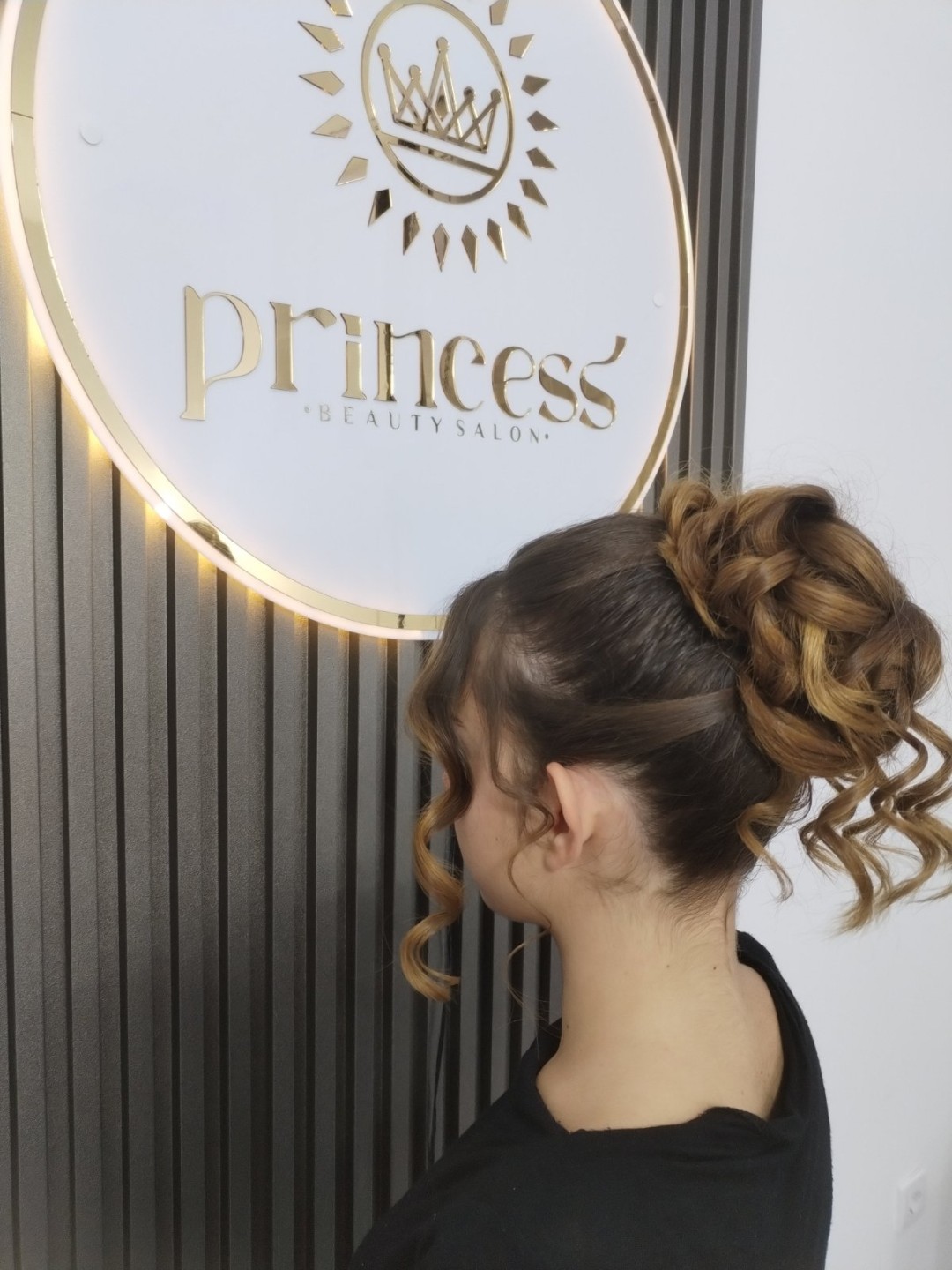 Princess beauty #nis Farbanje kose Svečana frizura - Punđa sa loknama