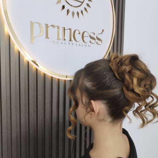 Princess beauty #nis Farbanje kose Svečana frizura - Punđa sa loknama