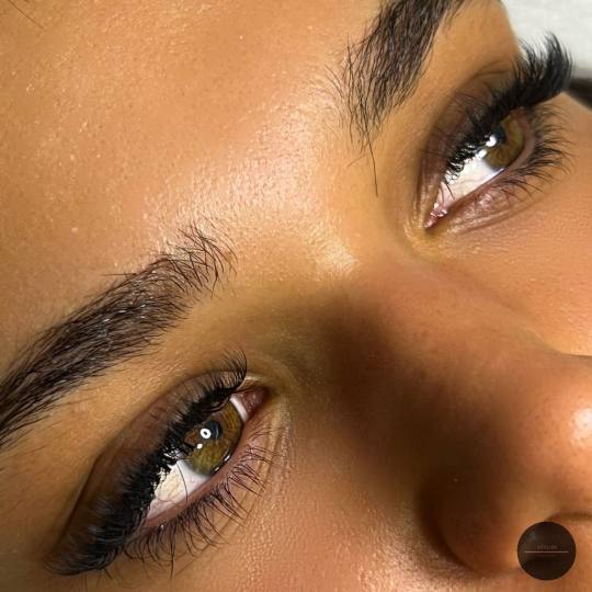 Atelier Beauty Bar #nis Nadogradnja trepavica Nadogradnja svilenih trepavica - mix metoda Hybrid/mix