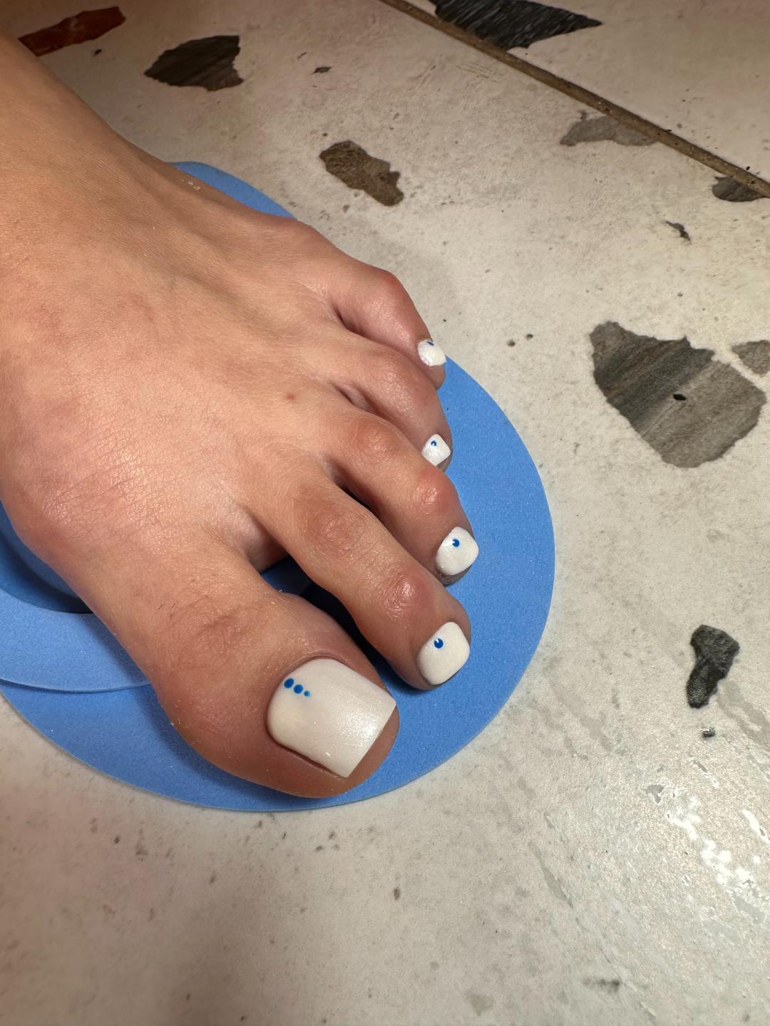 T studio nail #beograd Estetski pedikir Estetski pedikir sa podo diskovima + gel lak